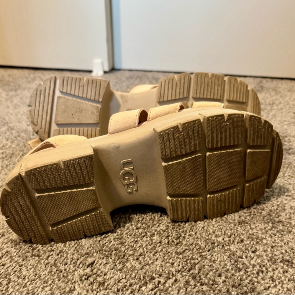UGG Ashton Strappy Platform Sandals - Picture 5 of 7